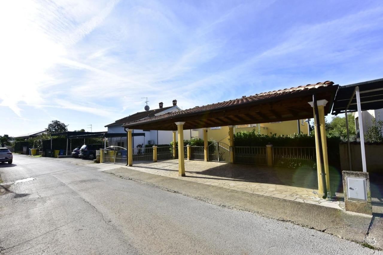 Apartments House Anna For Max 13 Persons In Porec, Pet Friendly 外观 照片