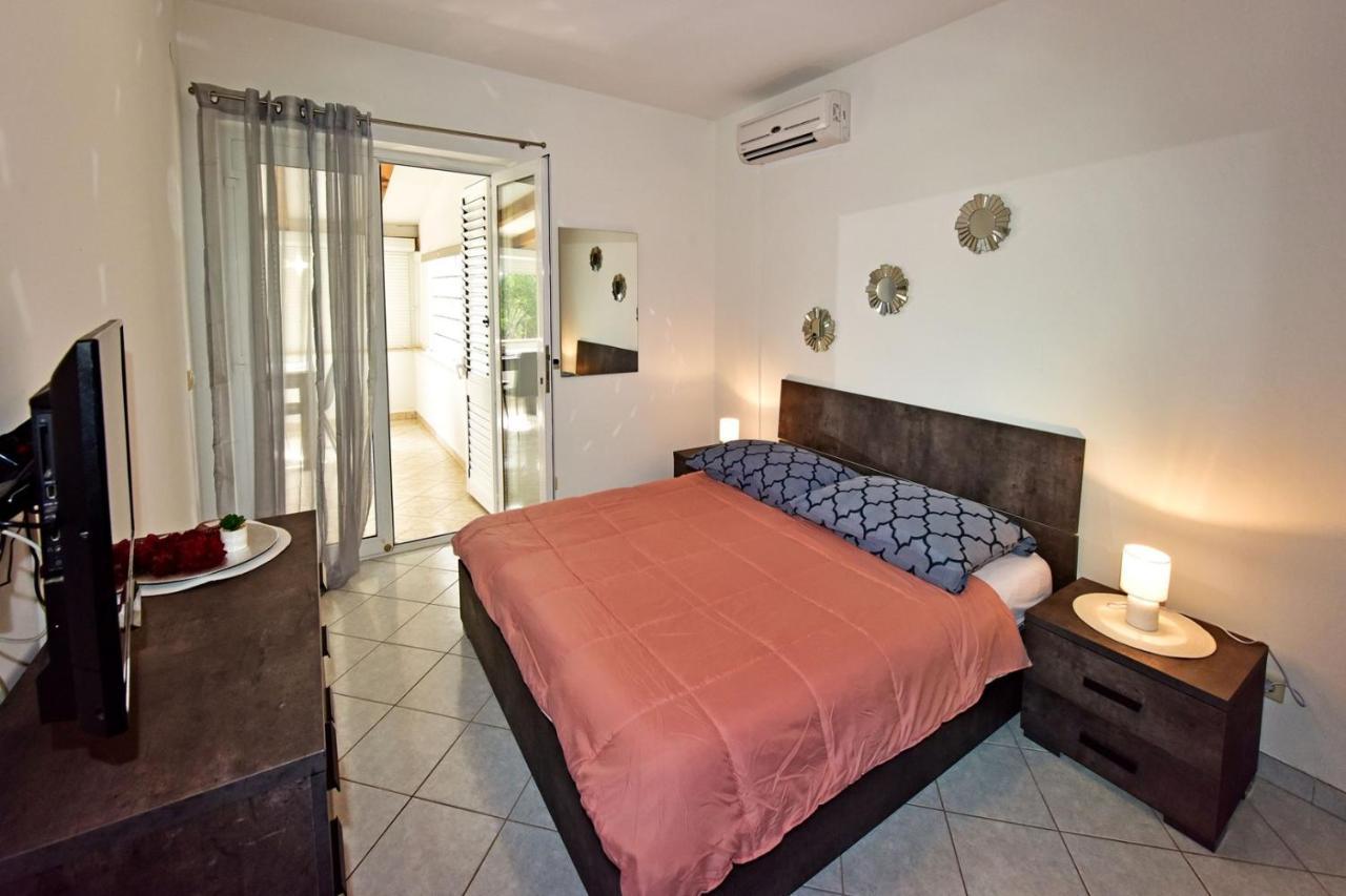 Apartments House Anna For Max 13 Persons In Porec, Pet Friendly 外观 照片