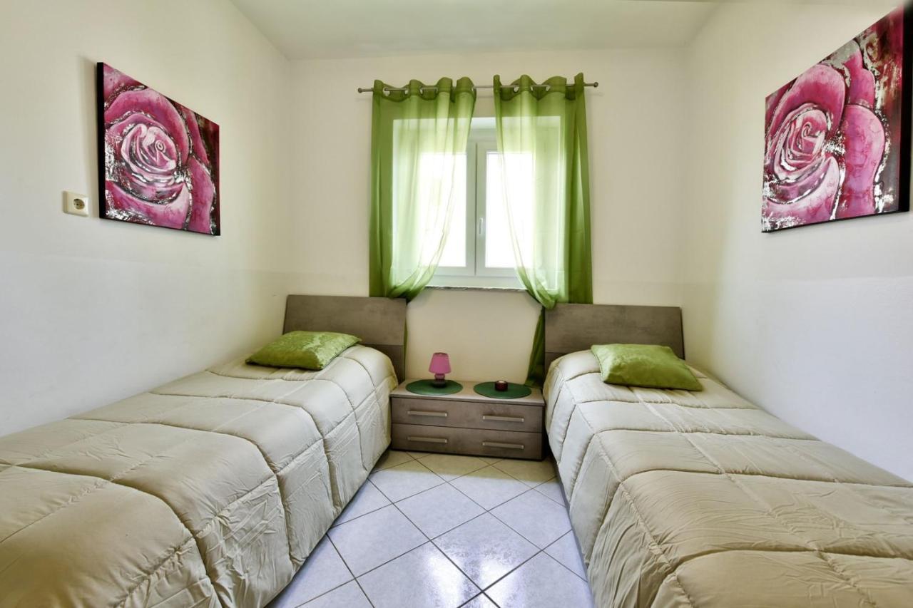 Apartments House Anna For Max 13 Persons In Porec, Pet Friendly 外观 照片