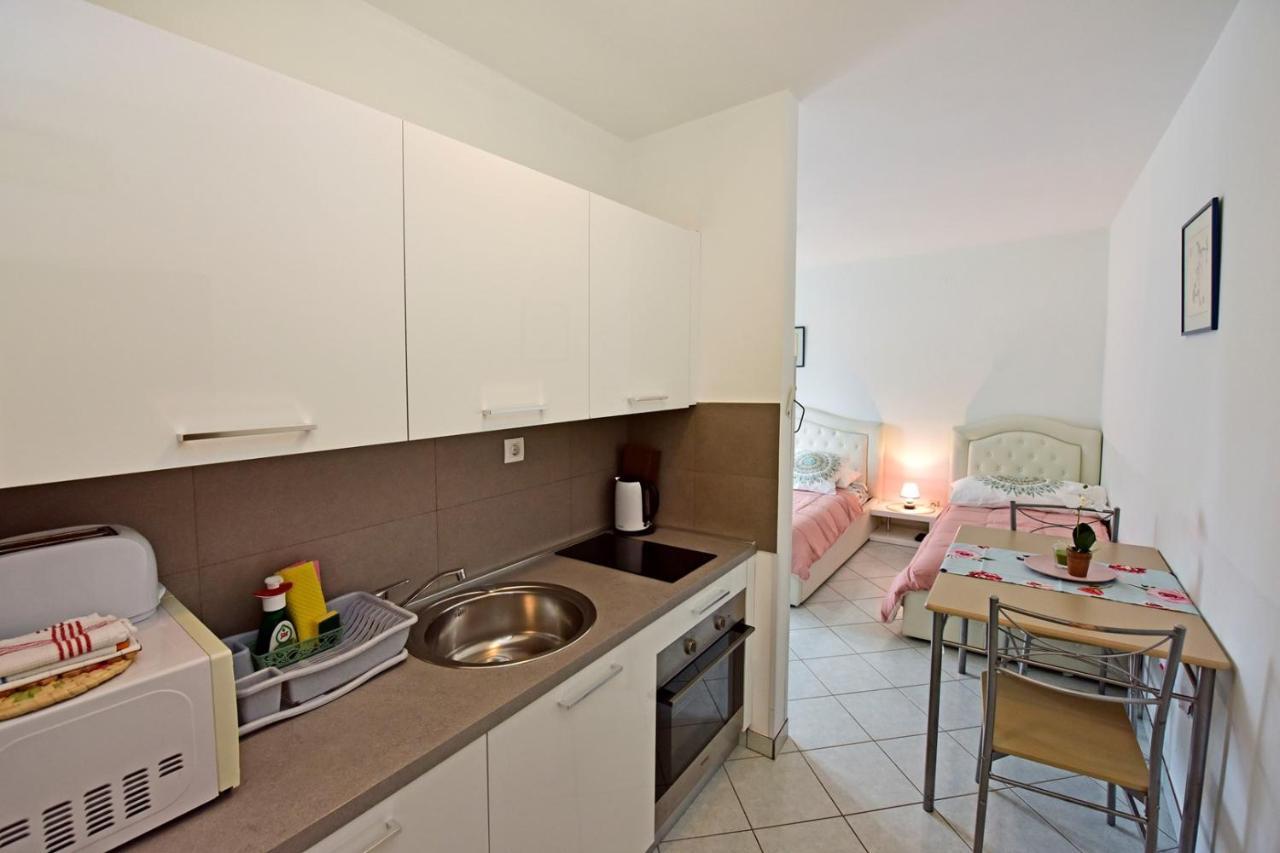 Apartments House Anna For Max 13 Persons In Porec, Pet Friendly 外观 照片