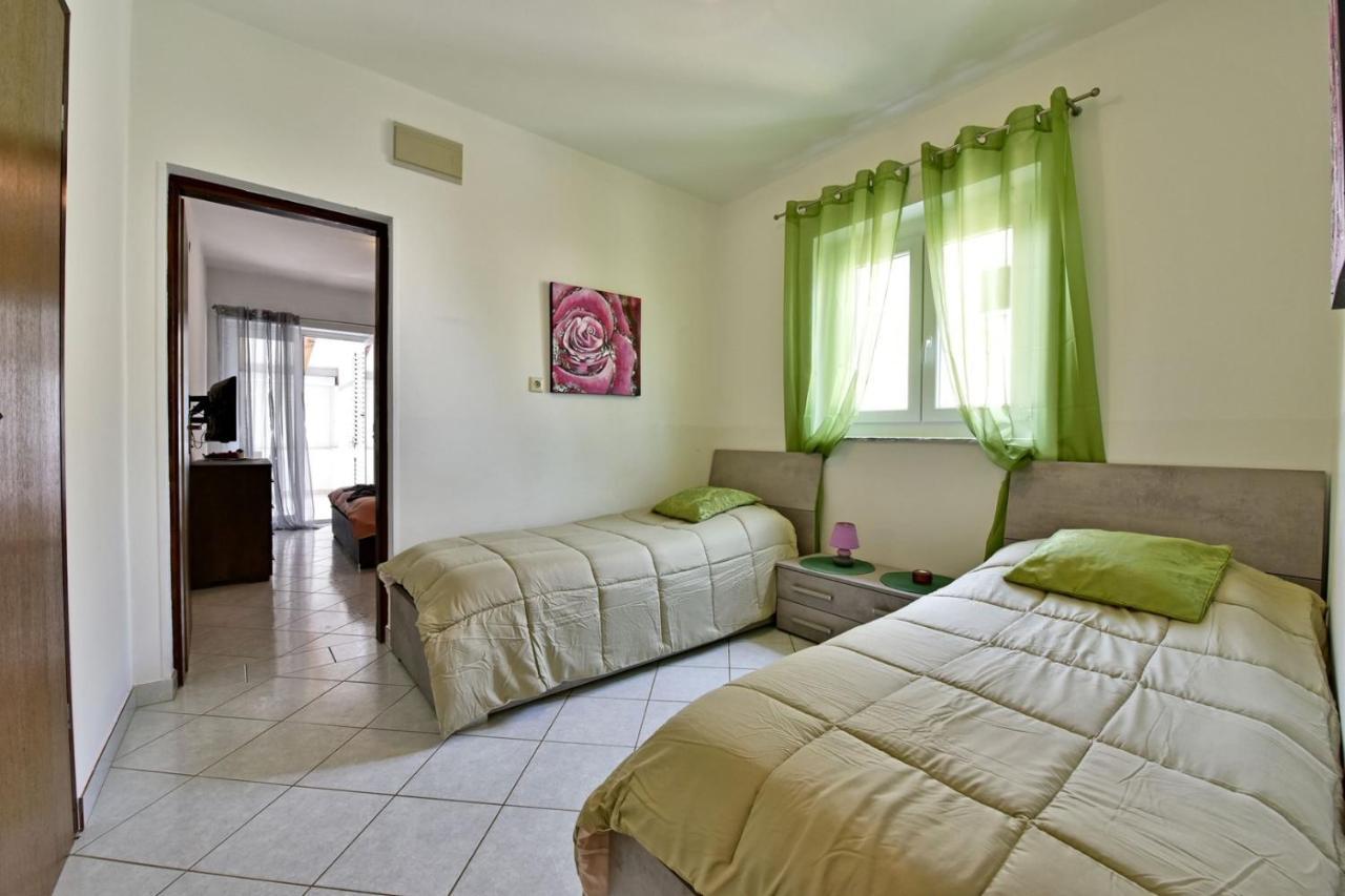 Apartments House Anna For Max 13 Persons In Porec, Pet Friendly 外观 照片