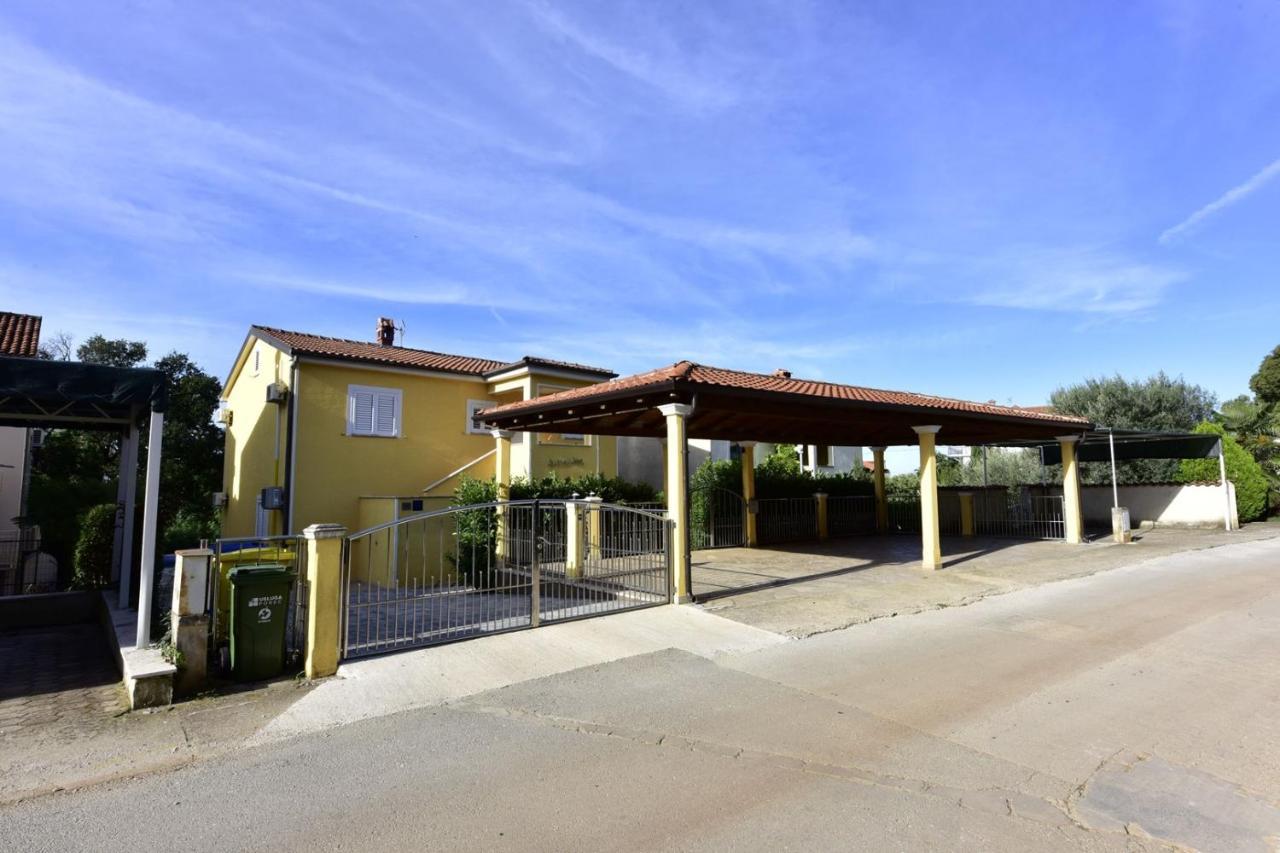 Apartments House Anna For Max 13 Persons In Porec, Pet Friendly 外观 照片