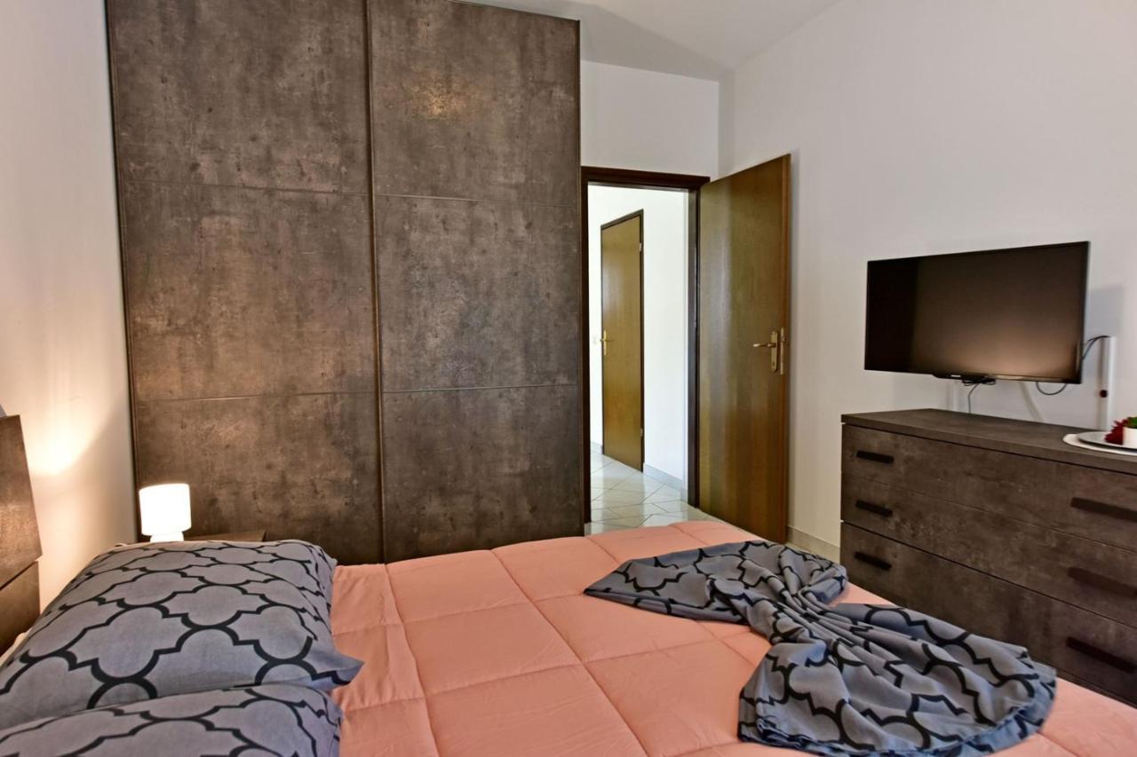 Apartments House Anna For Max 13 Persons In Porec, Pet Friendly 外观 照片