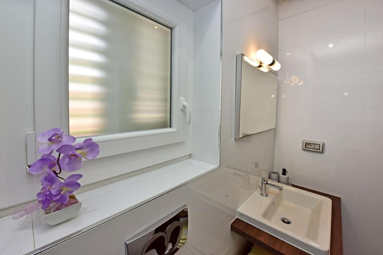 Apartments House Anna For Max 13 Persons In Porec, Pet Friendly 外观 照片