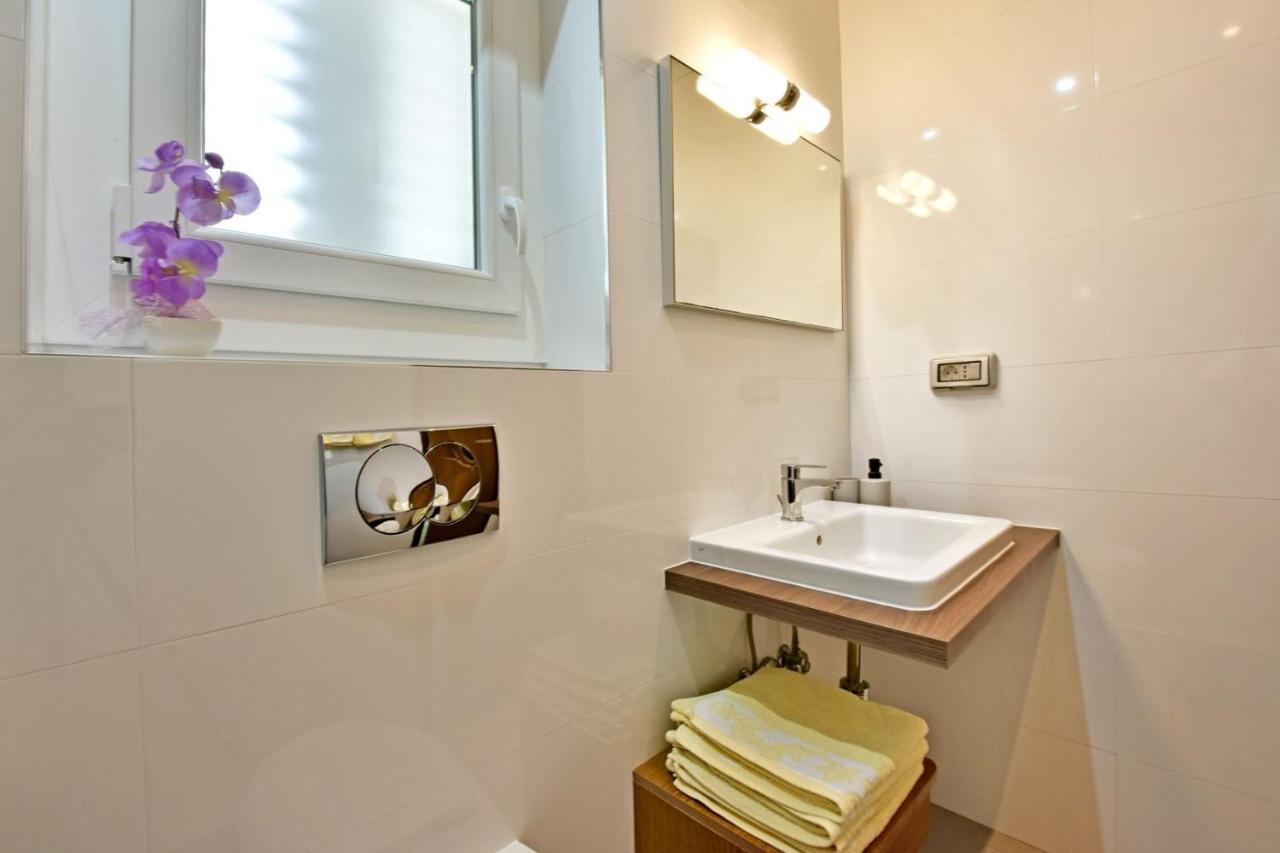 Apartments House Anna For Max 13 Persons In Porec, Pet Friendly 外观 照片