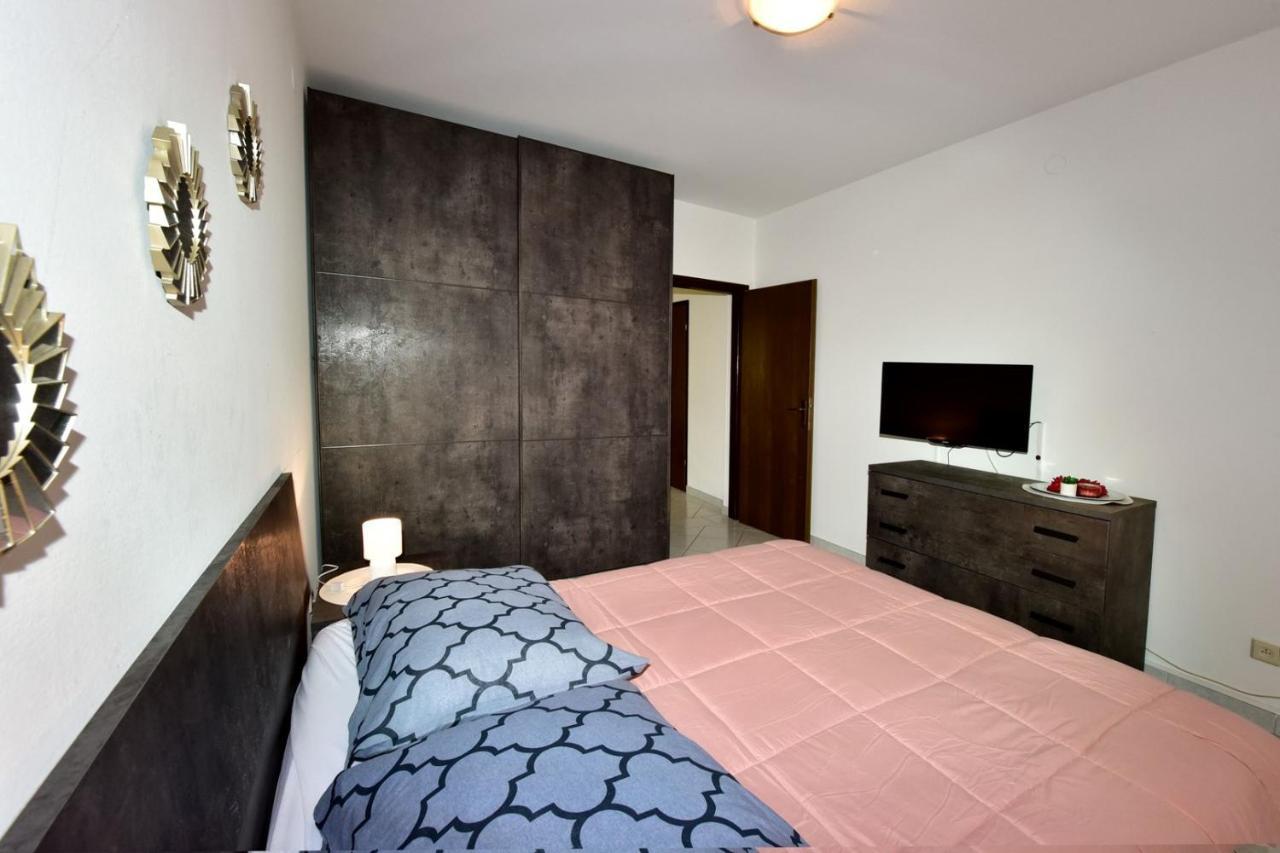 Apartments House Anna For Max 13 Persons In Porec, Pet Friendly 外观 照片