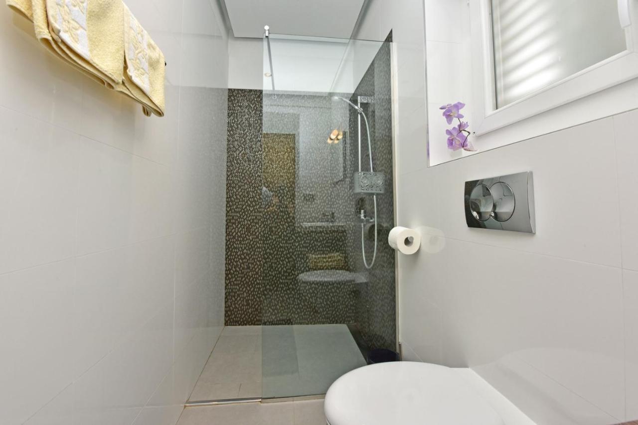Apartments House Anna For Max 13 Persons In Porec, Pet Friendly 外观 照片