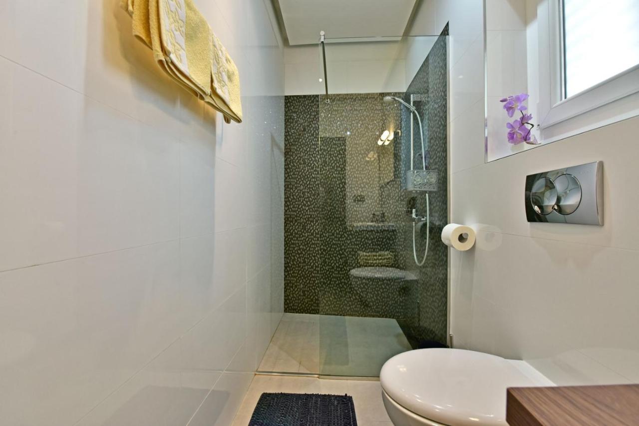 Apartments House Anna For Max 13 Persons In Porec, Pet Friendly 外观 照片