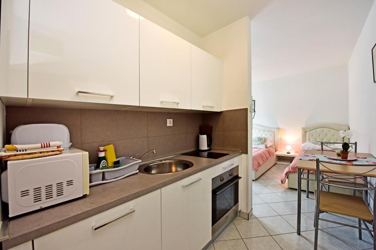 Apartments House Anna For Max 13 Persons In Porec, Pet Friendly 外观 照片