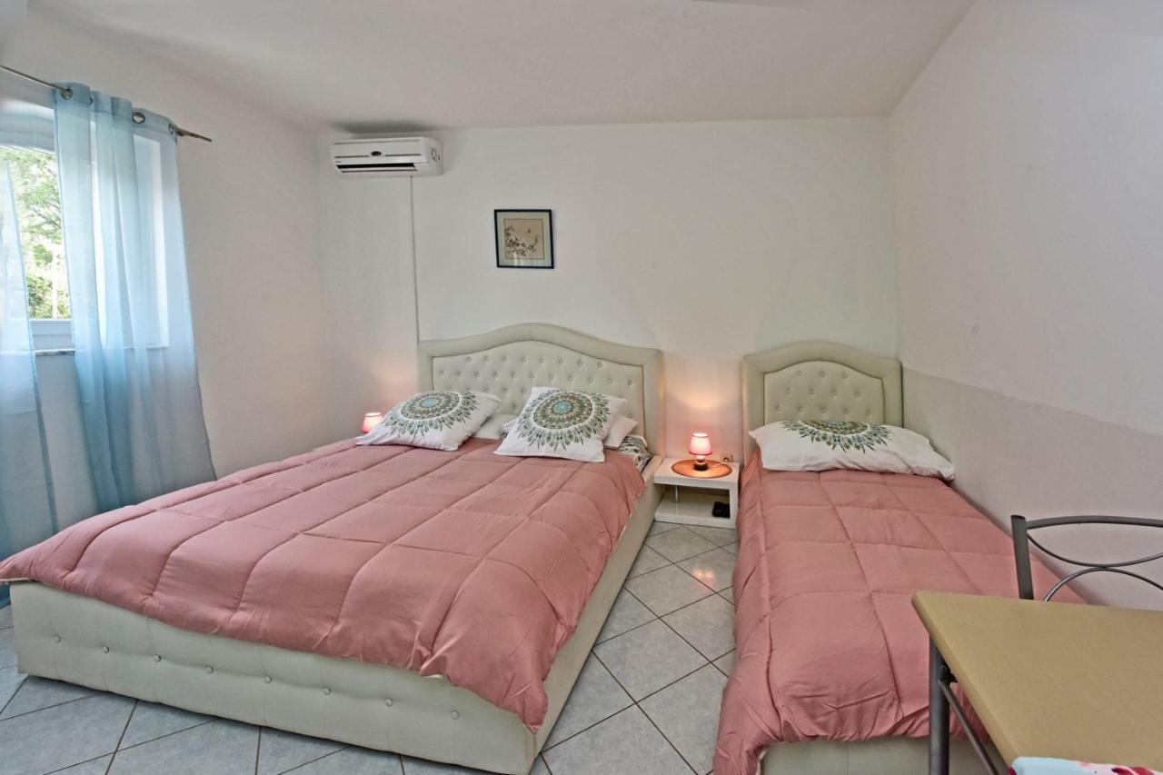 Apartments House Anna For Max 13 Persons In Porec, Pet Friendly 外观 照片