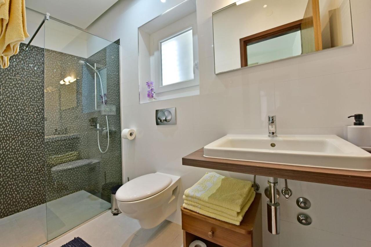 Apartments House Anna For Max 13 Persons In Porec, Pet Friendly 外观 照片