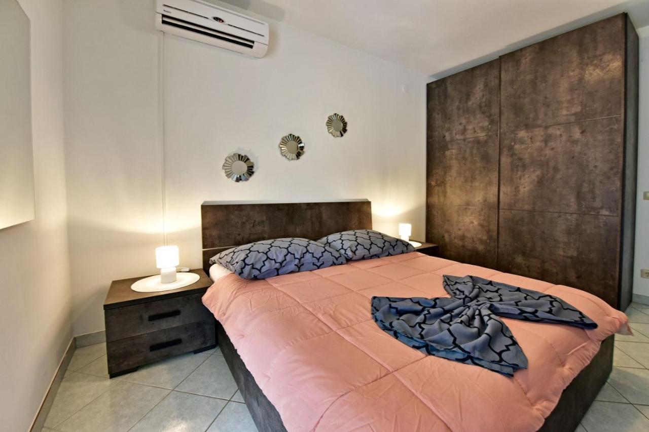 Apartments House Anna For Max 13 Persons In Porec, Pet Friendly 外观 照片