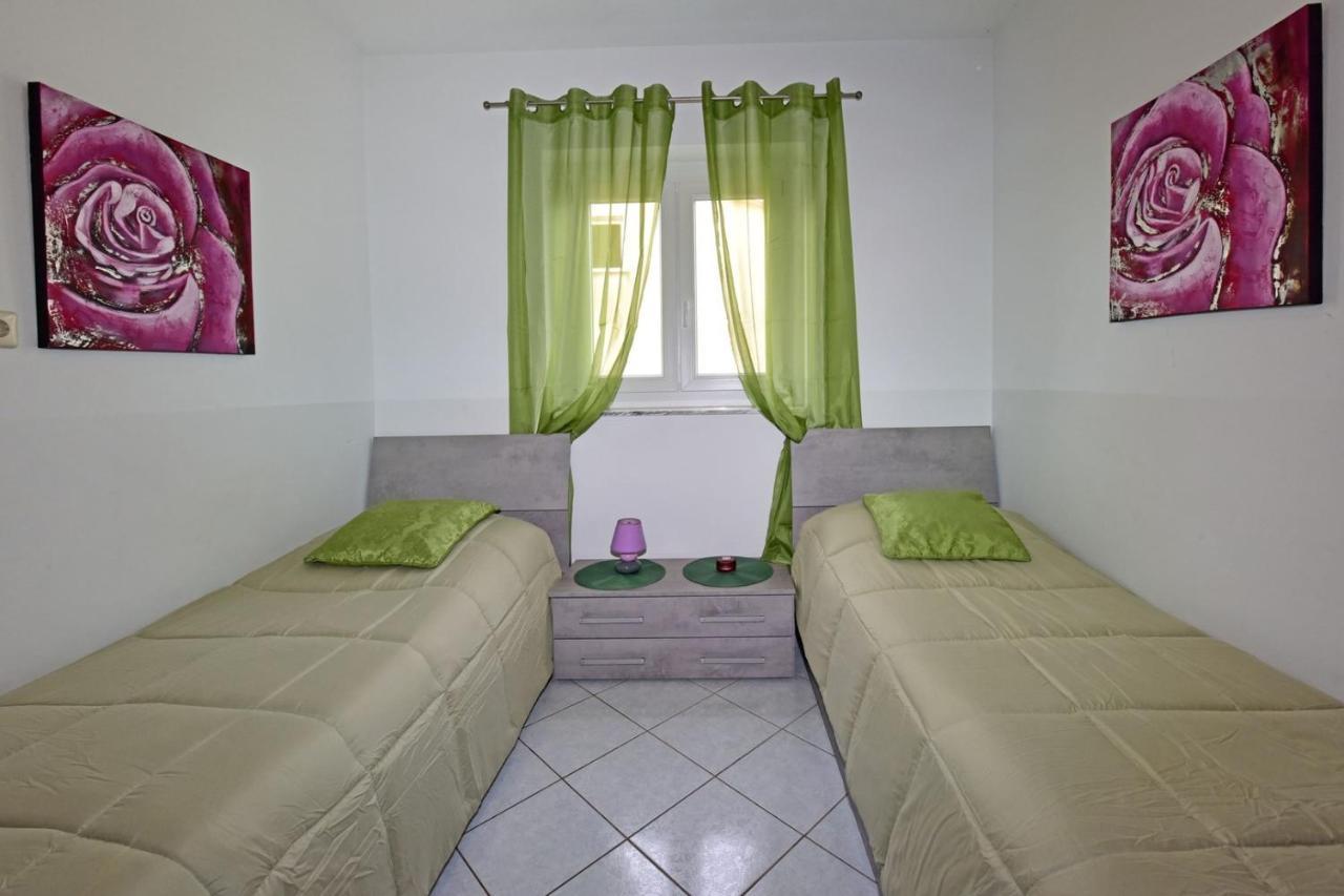 Apartments House Anna For Max 13 Persons In Porec, Pet Friendly 外观 照片