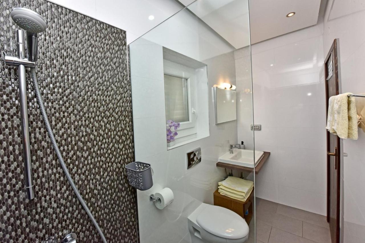 Apartments House Anna For Max 13 Persons In Porec, Pet Friendly 外观 照片
