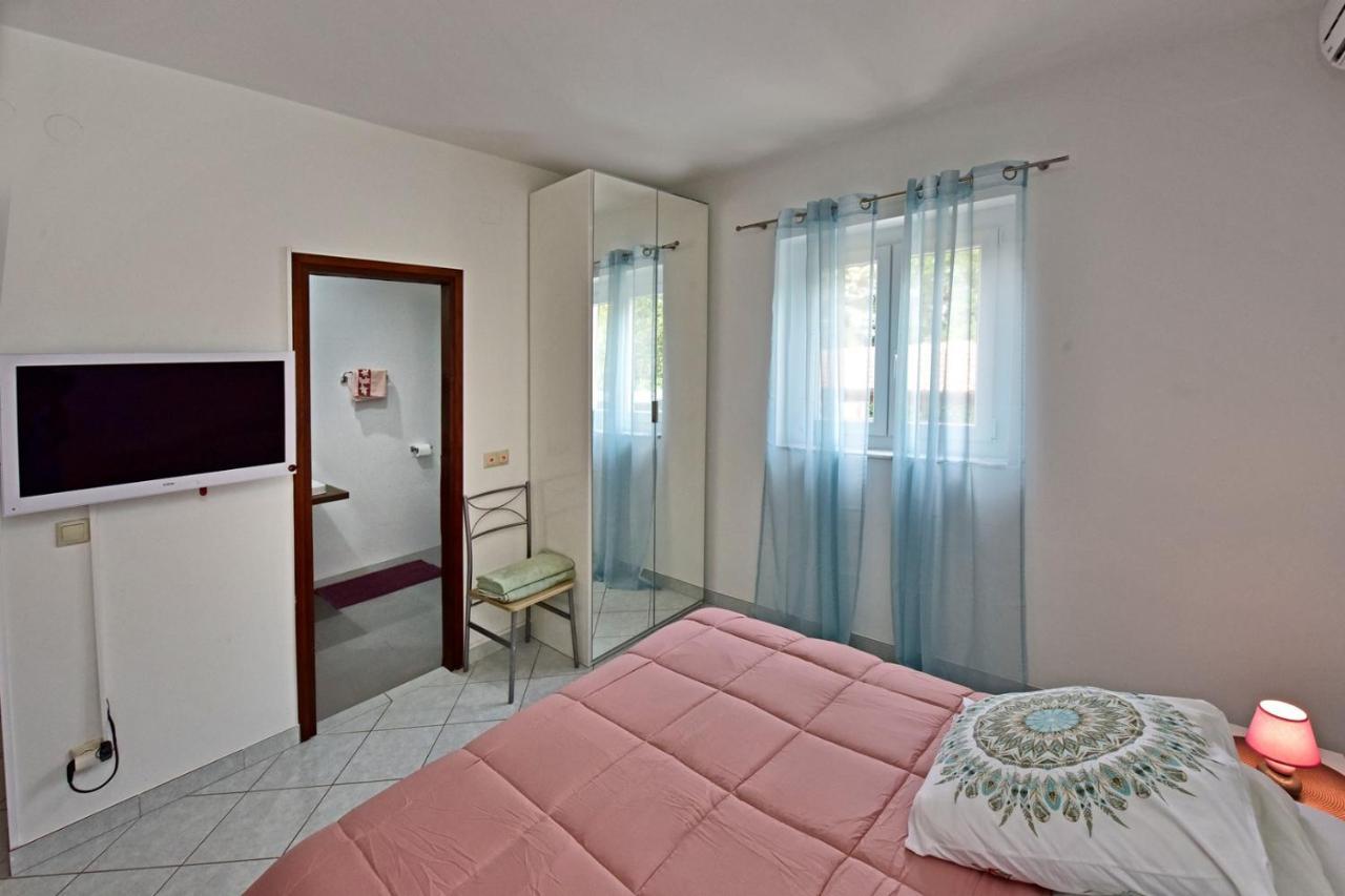 Apartments House Anna For Max 13 Persons In Porec, Pet Friendly 外观 照片