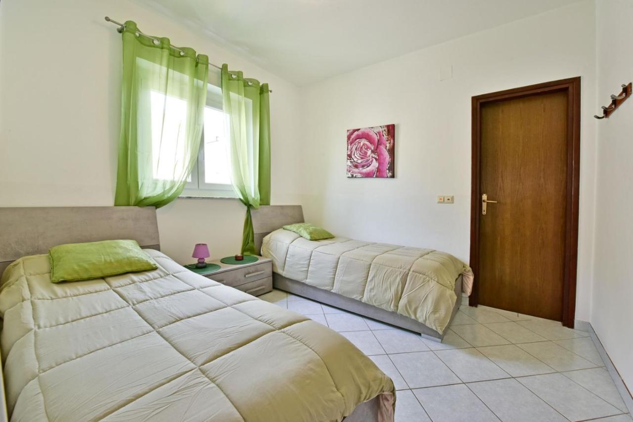 Apartments House Anna For Max 13 Persons In Porec, Pet Friendly 外观 照片