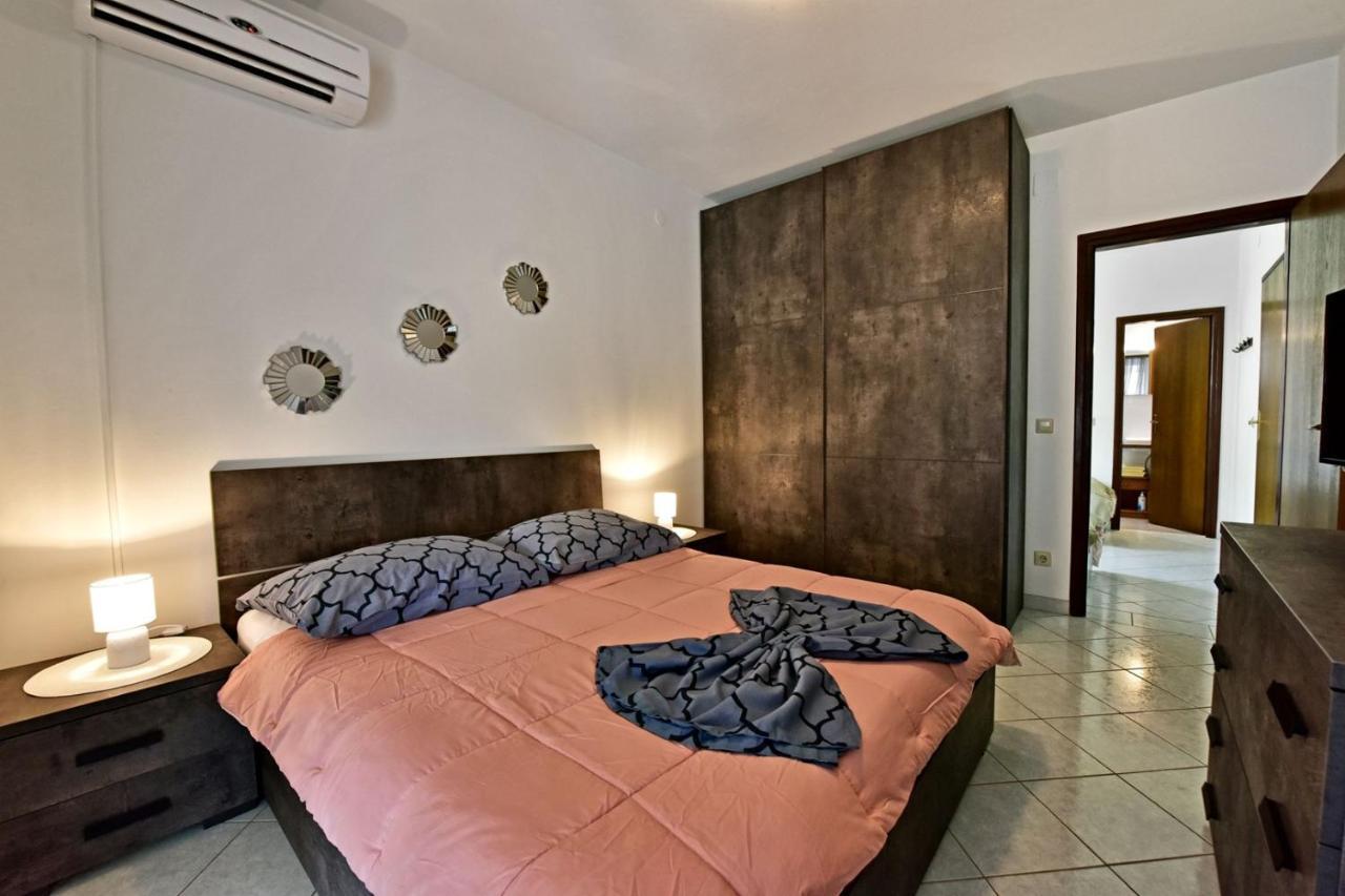 Apartments House Anna For Max 13 Persons In Porec, Pet Friendly 外观 照片