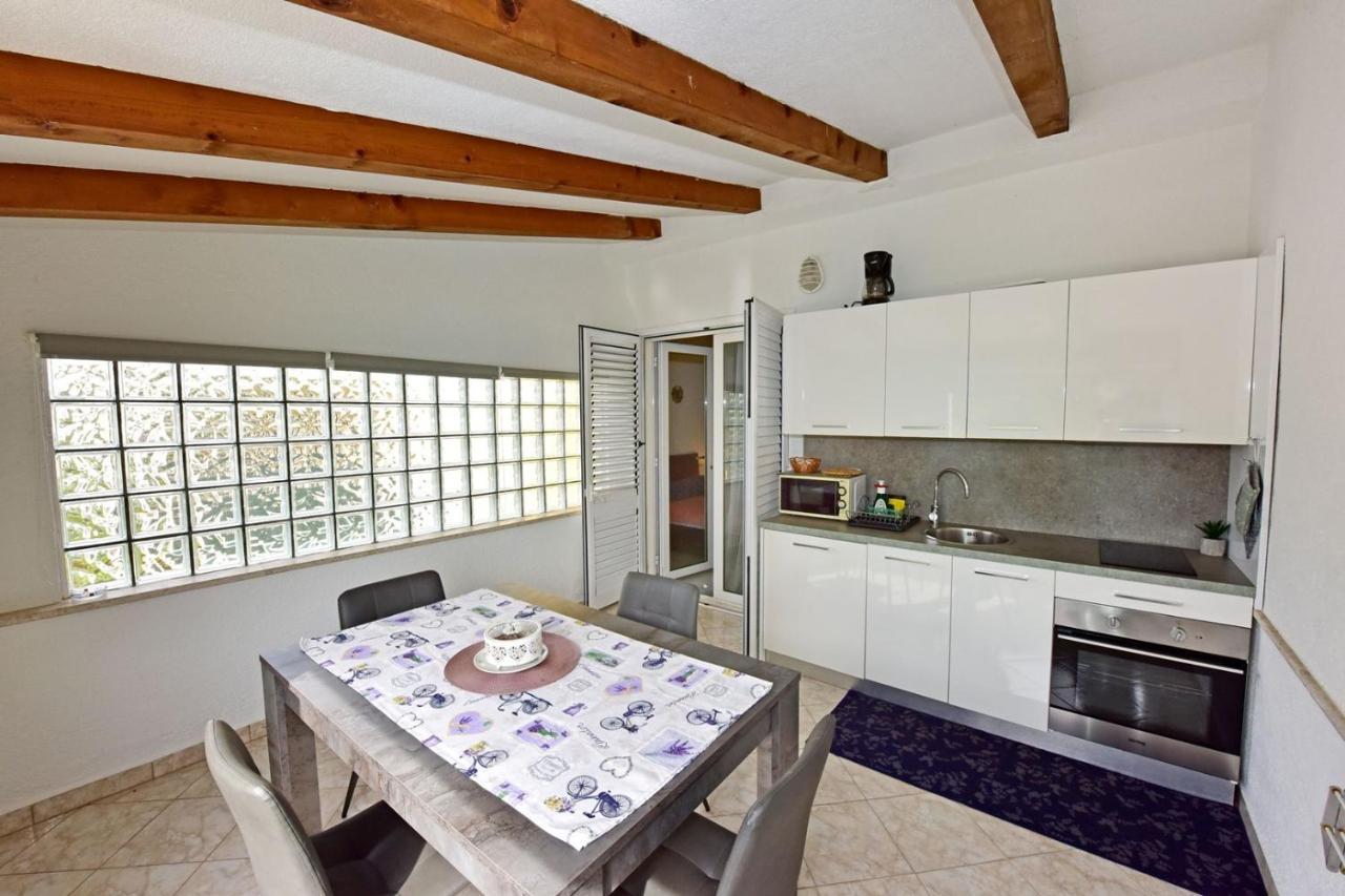 Apartments House Anna For Max 13 Persons In Porec, Pet Friendly 外观 照片