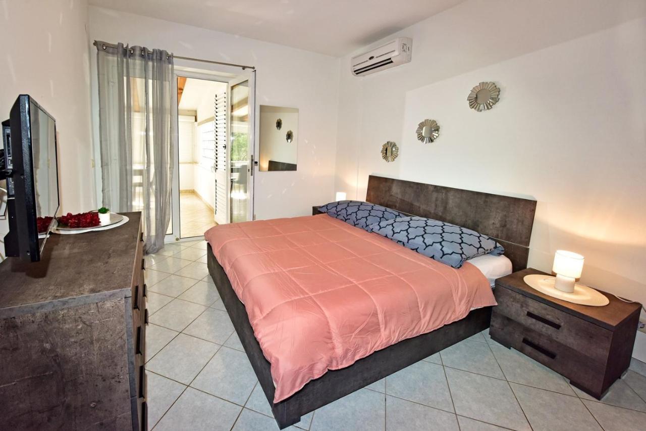 Apartments House Anna For Max 13 Persons In Porec, Pet Friendly 外观 照片