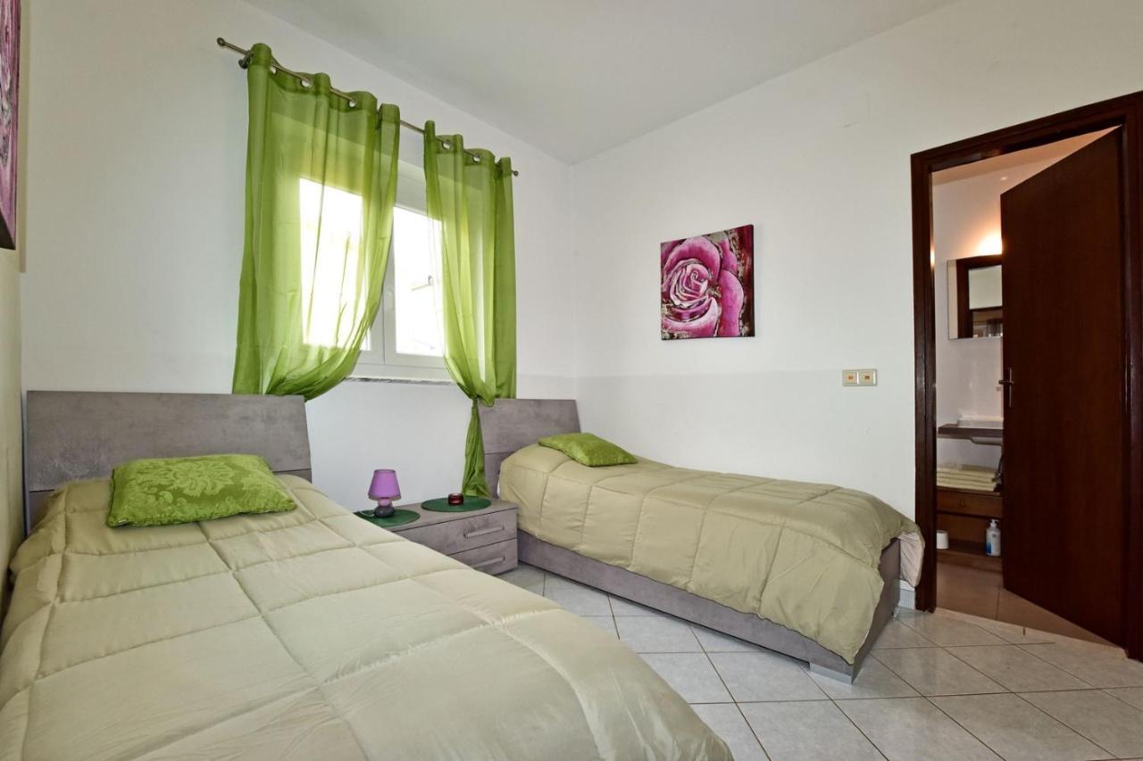 Apartments House Anna For Max 13 Persons In Porec, Pet Friendly 外观 照片
